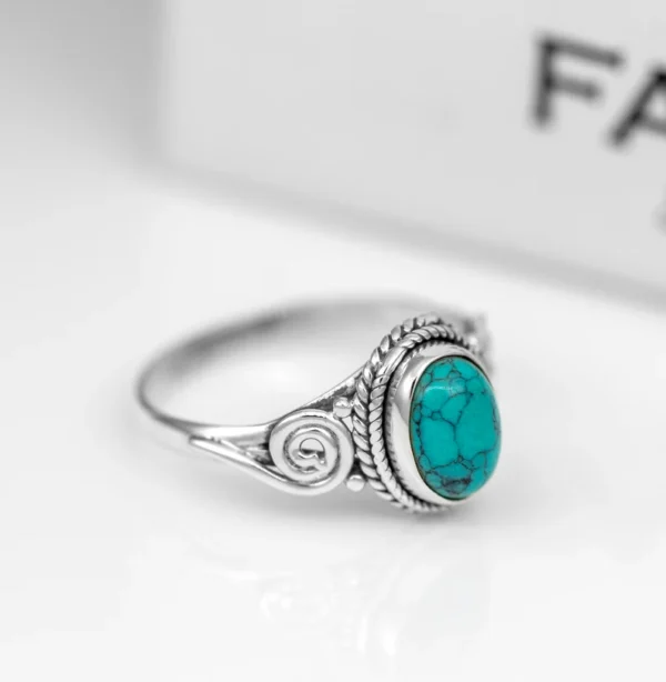 925 Sterling Silver Ladies Oval Cut Turquoise Ring - Image 3