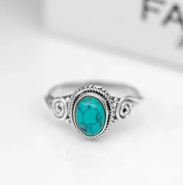 925 Sterling Silver Ladies Oval Cut Turquoise Ring