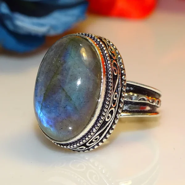 Labradorite Gemstone - Image 2