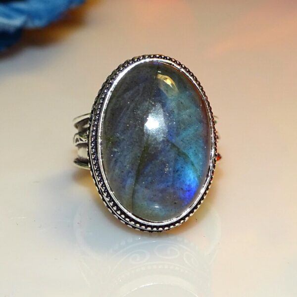 Labradorite Gemstone - Image 5