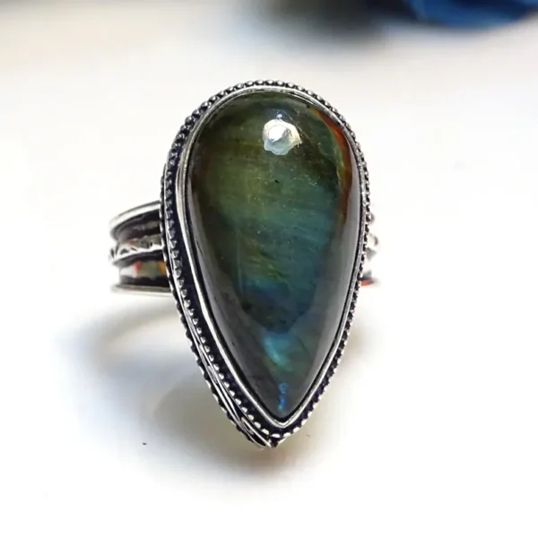 Labradorite Gemstone - Image 2