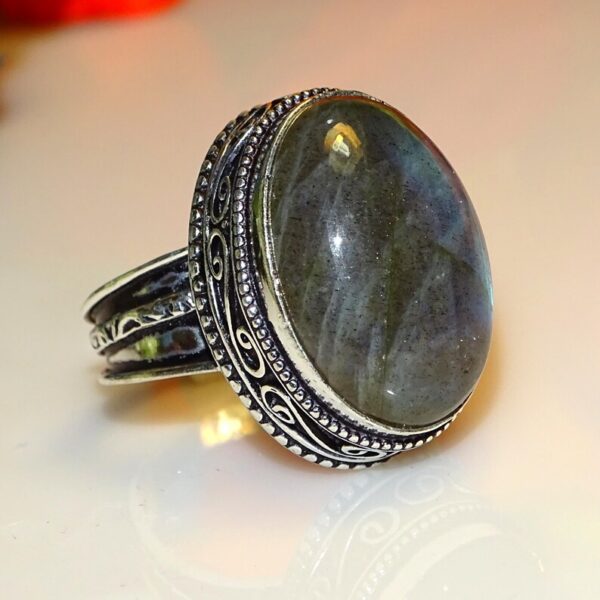 Labradorite Gemstone - Image 4