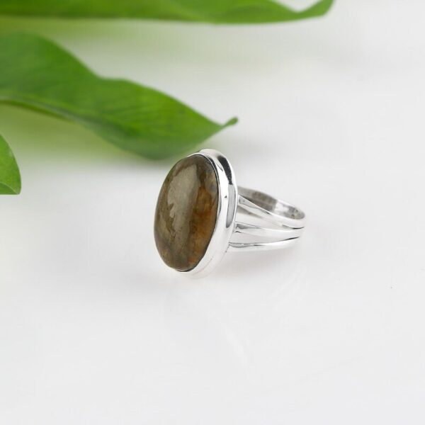 Natural Blue Labradorite Ring - Image 3